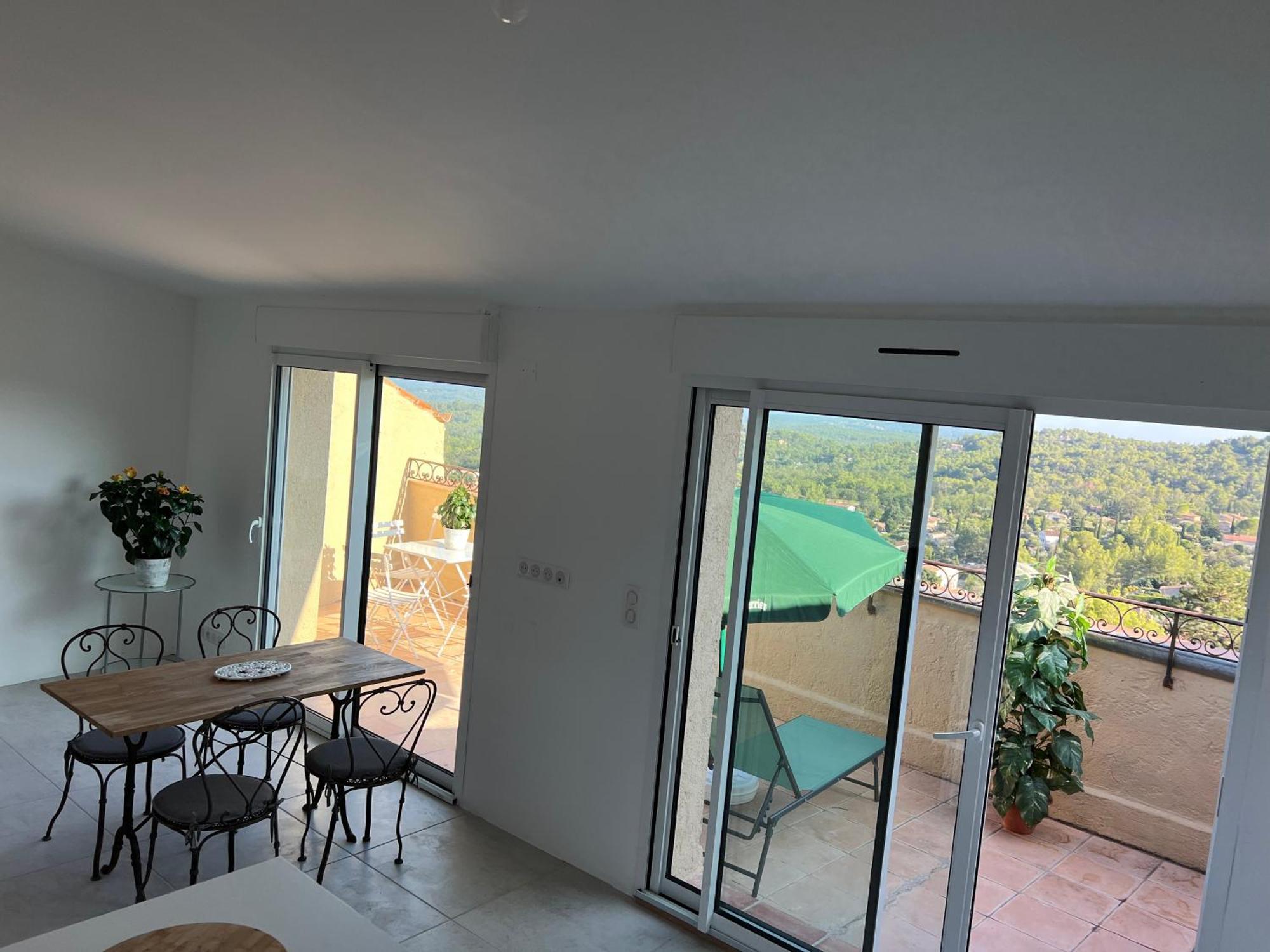 Au Coeur De Seillans, Charmant Logement, Grande Terrasse Et Panorama Luaran gambar