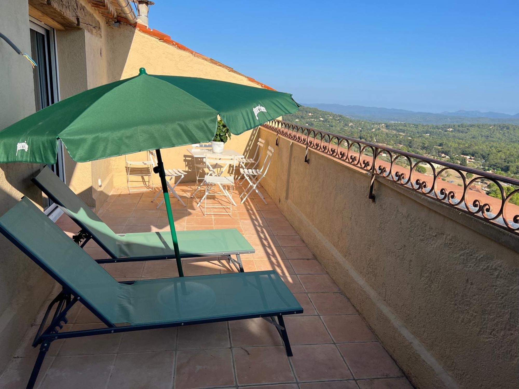 Au Coeur De Seillans, Charmant Logement, Grande Terrasse Et Panorama Luaran gambar